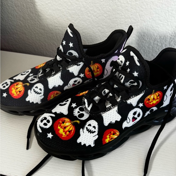 Halloween themed sneakers - Picture 4 of 4